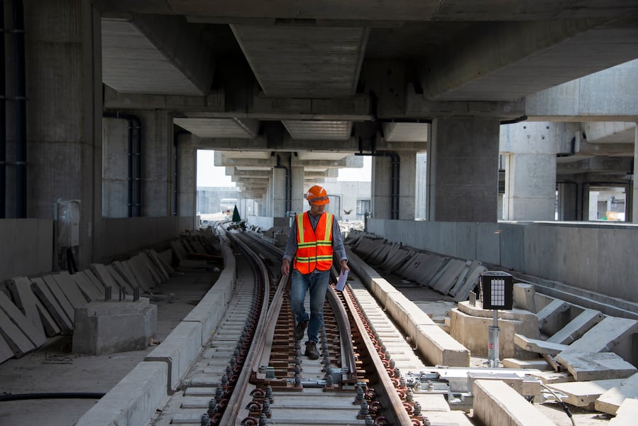 How to Minimize and Control Infrastructure Construction Costs