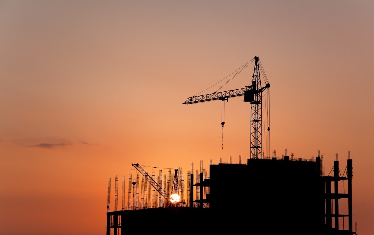 construction-cranes-and-concrete-structure-at-suns-PBLEVC8 Large
